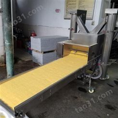 安徽春卷上糠机  春卷裹金黄色糠机器 自动上浆裹粉设备